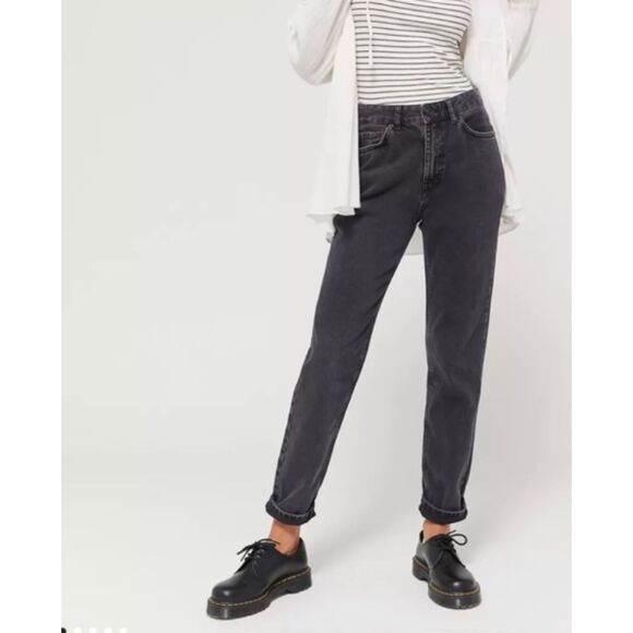 BDG Urban Outfitters Mom High Rise Relaxed Fit Black Distressed Hem Jeans Sz 28 - Picture 1 of 8